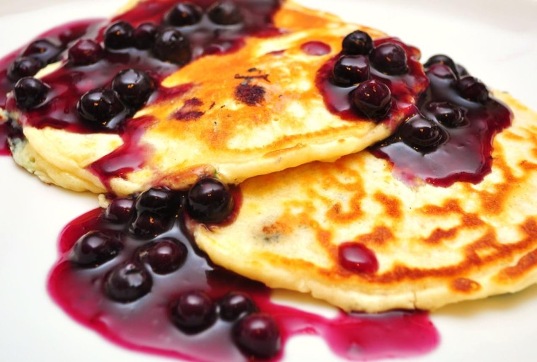 Blueberry_pancakes_(1)