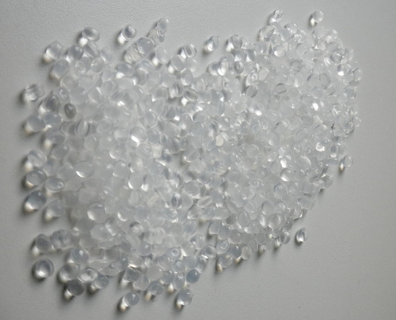 951px-Polyethylene_balls1