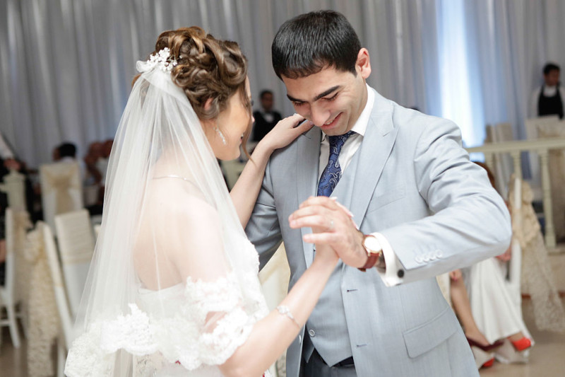 Wedding_dance_of_Azerbaijanian_couple