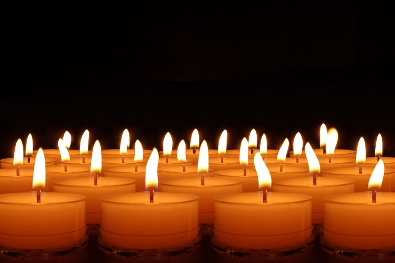 candles-492171_1280