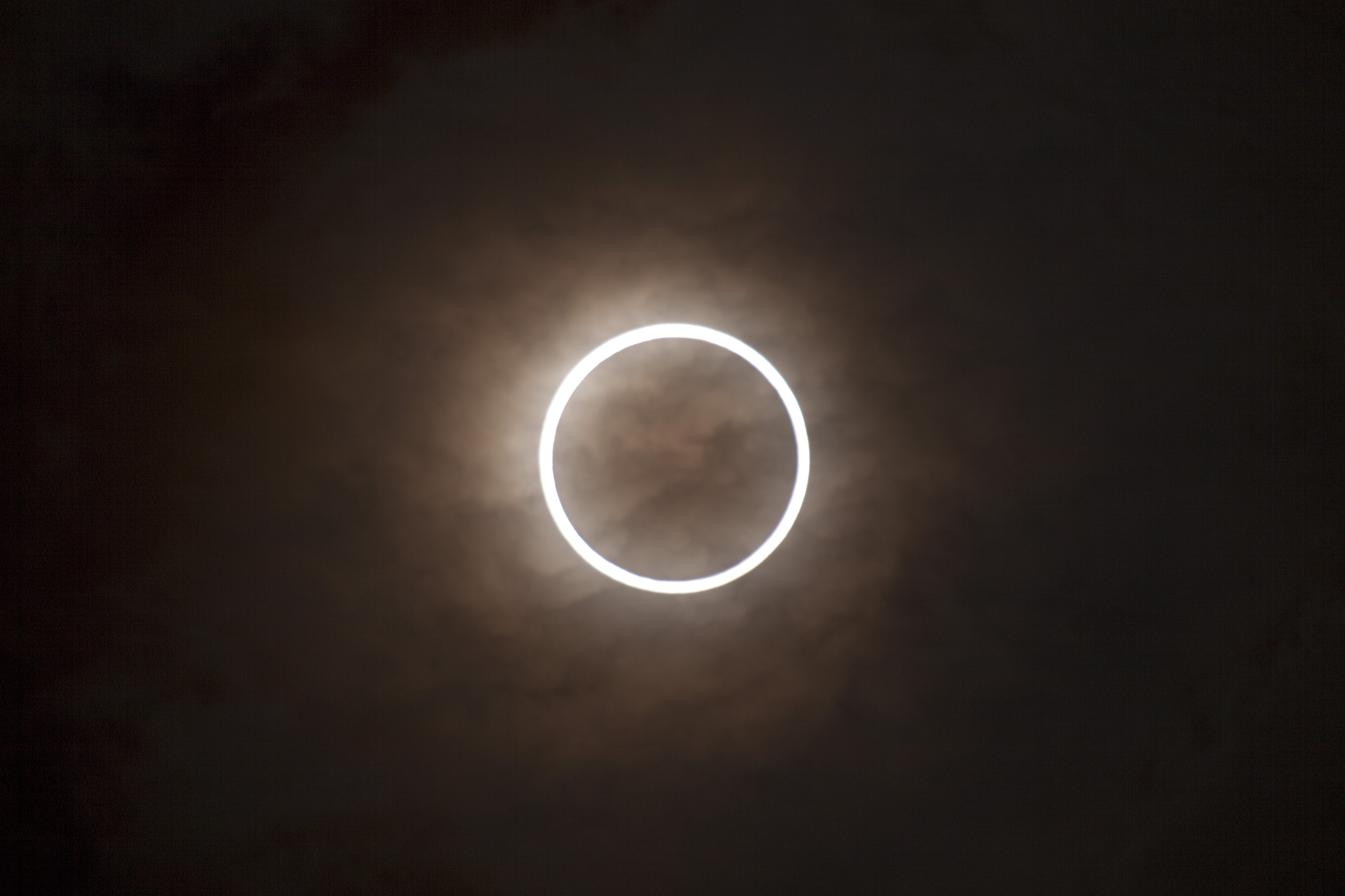 Annular_solar_eclipse_2012