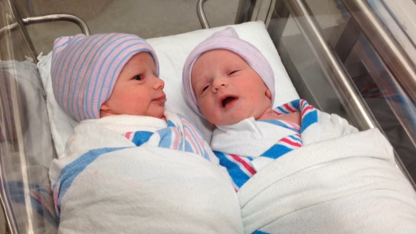 Picture21 newborn twins FI